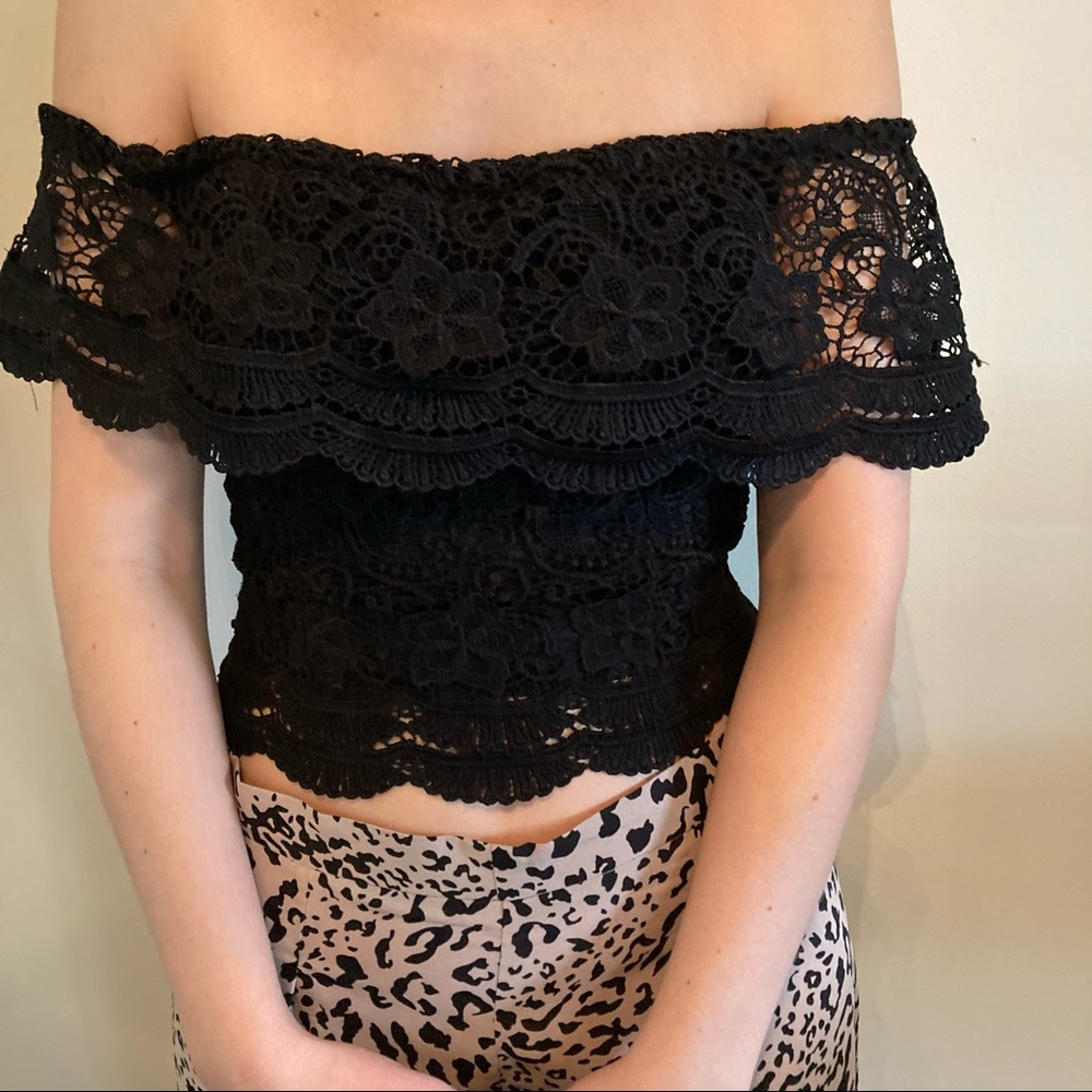 LF - Rumor Boutique- Off The Shoulder Lace Top Size Small